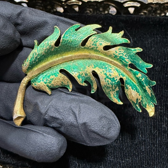 Mamselle Jewelry - Vintage Mamselle Gold Tone Green Leaf Brooch Pin Signed Mid Century Jewelry